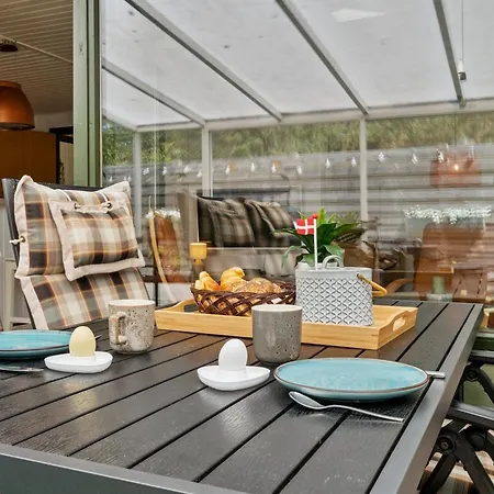 Ellinor - 300m From The Sea By Interhome Nyaraló